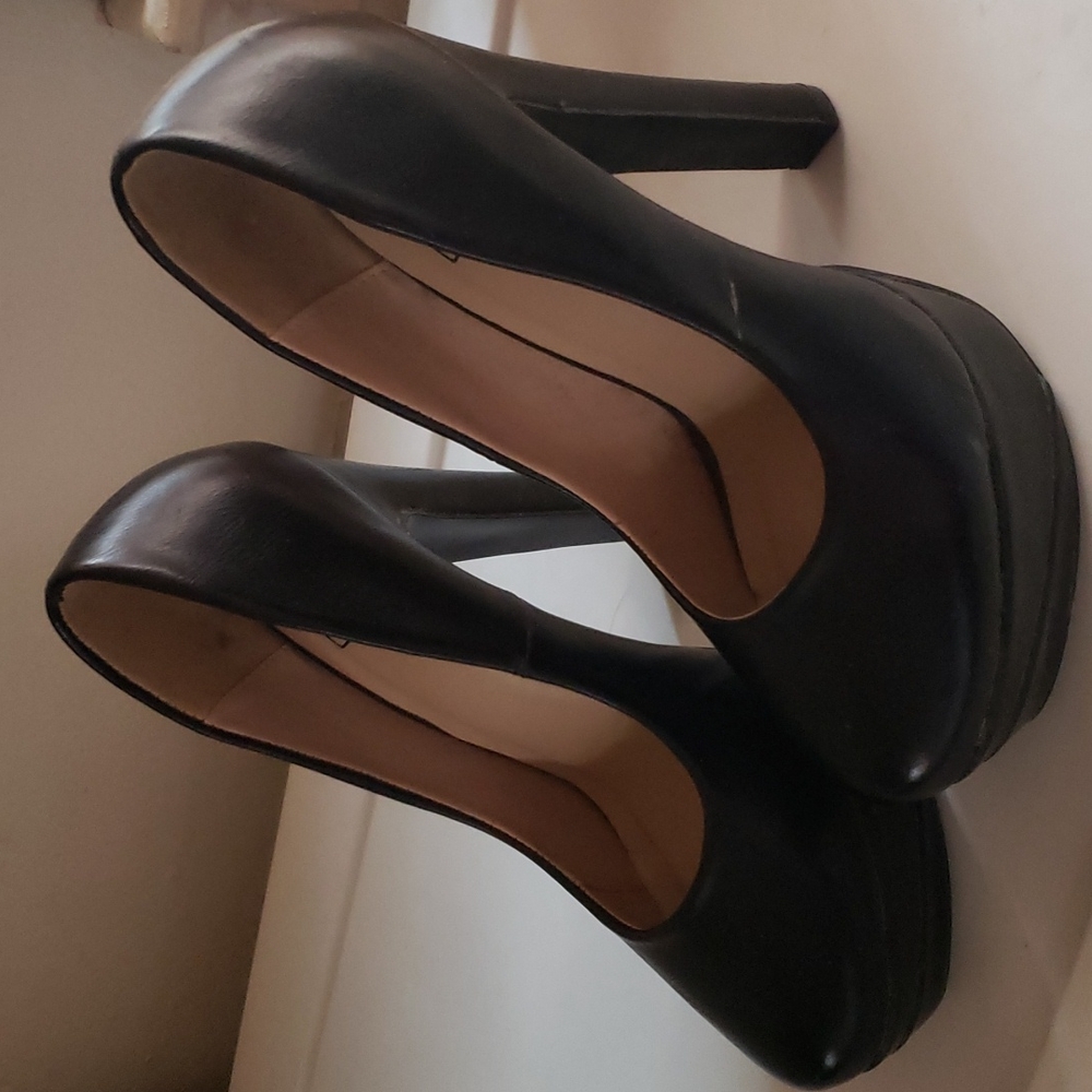 Speed limit 98 black platform stilettos